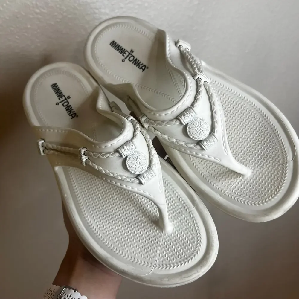 Minnetonka Silverthorne Prism Thong Sandals 570100 in White WOMENS 9_2
